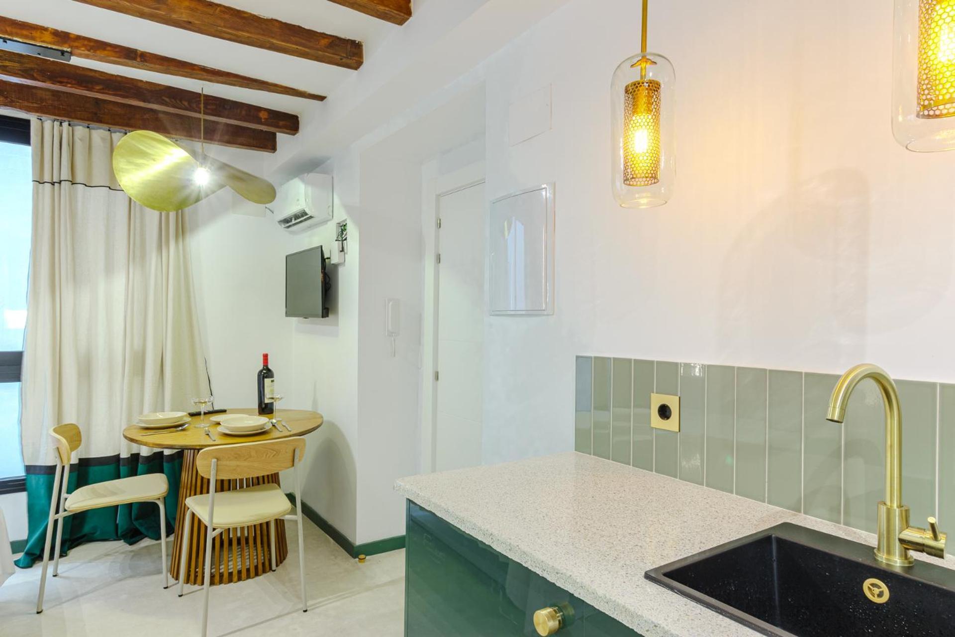 Refined And Practical Studio In Historic Center Of Alicante Buitenkant foto