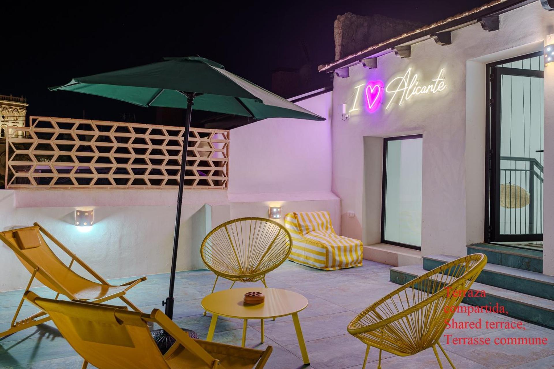 Refined And Practical Studio In Historic Center Of Alicante Buitenkant foto