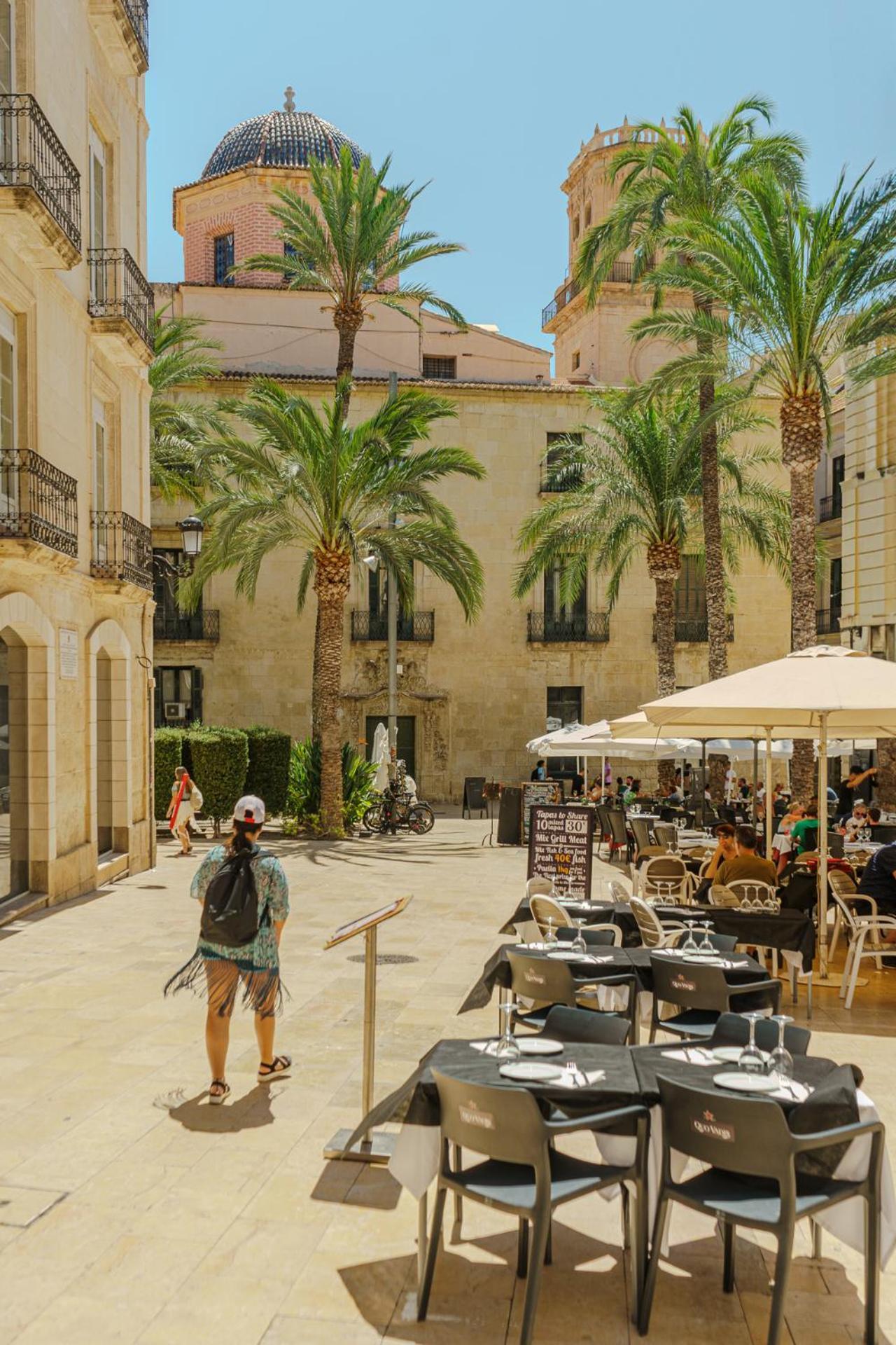 Refined And Practical Studio In Historic Center Of Alicante Buitenkant foto
