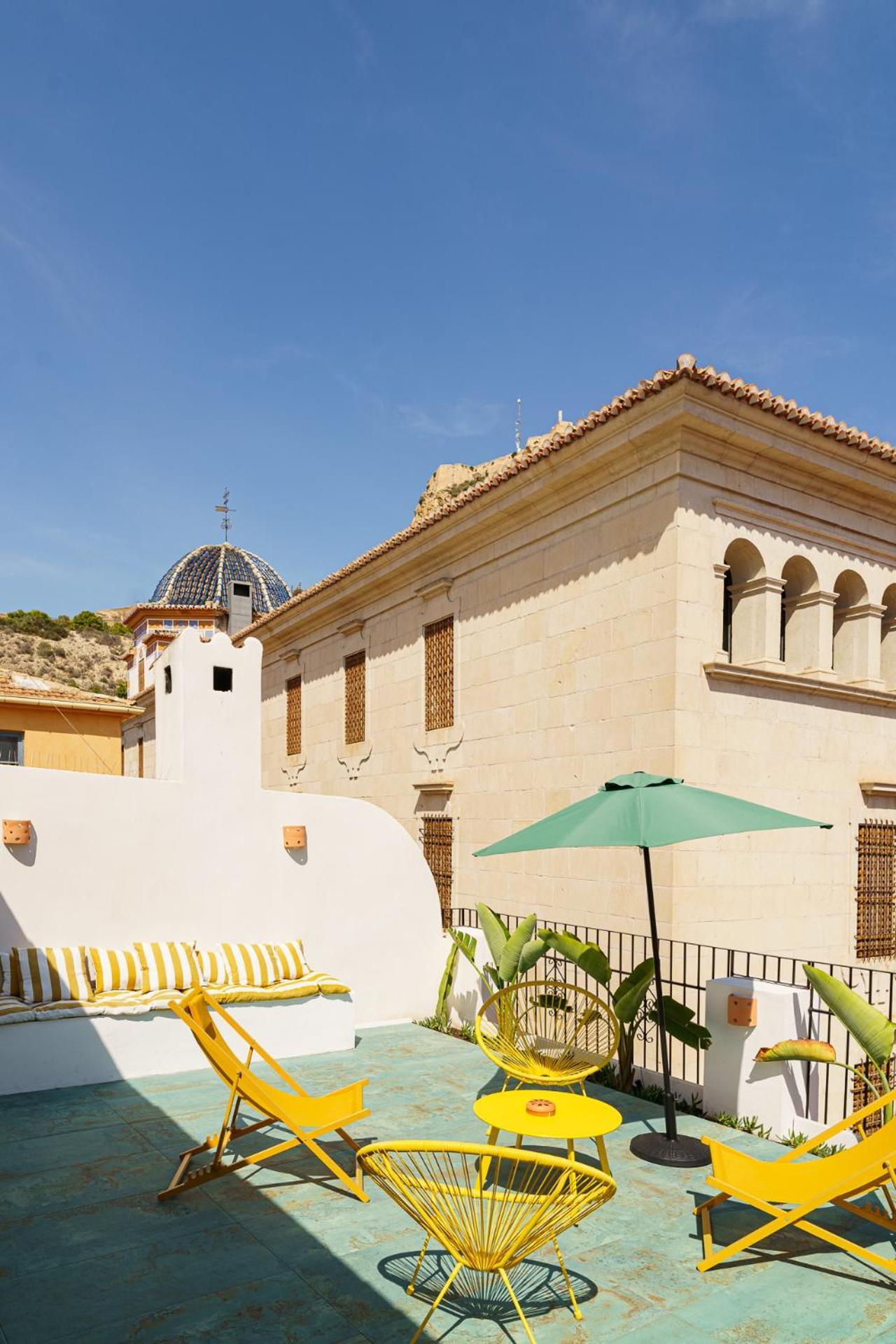 Refined And Practical Studio In Historic Center Of Alicante Buitenkant foto