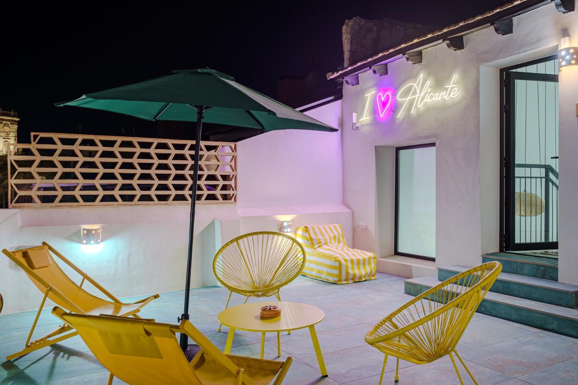 Refined And Practical Studio In Historic Center Of Alicante Buitenkant foto