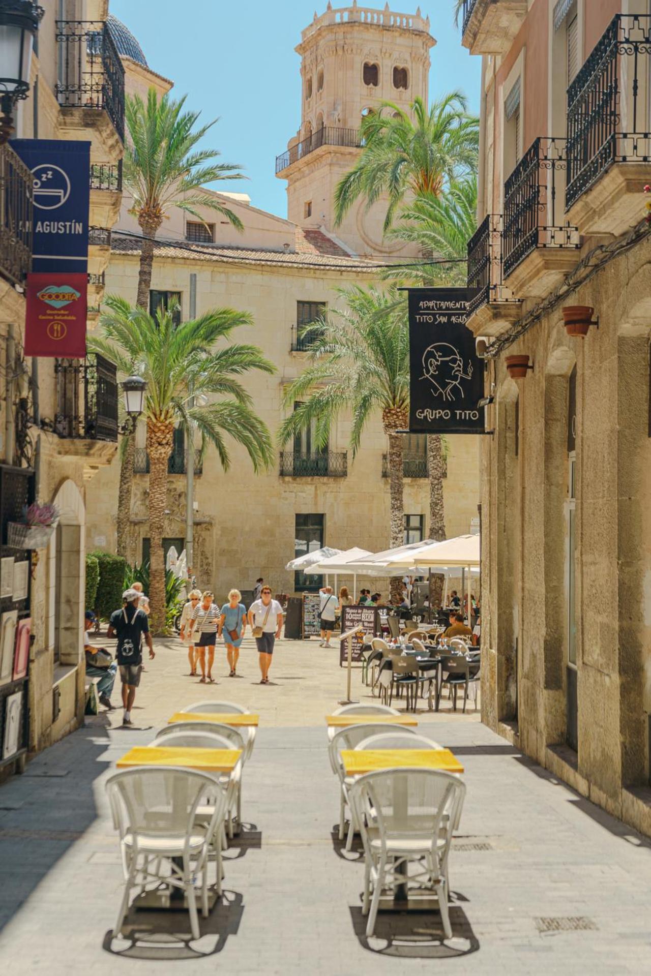 Refined And Practical Studio In Historic Center Of Alicante Buitenkant foto