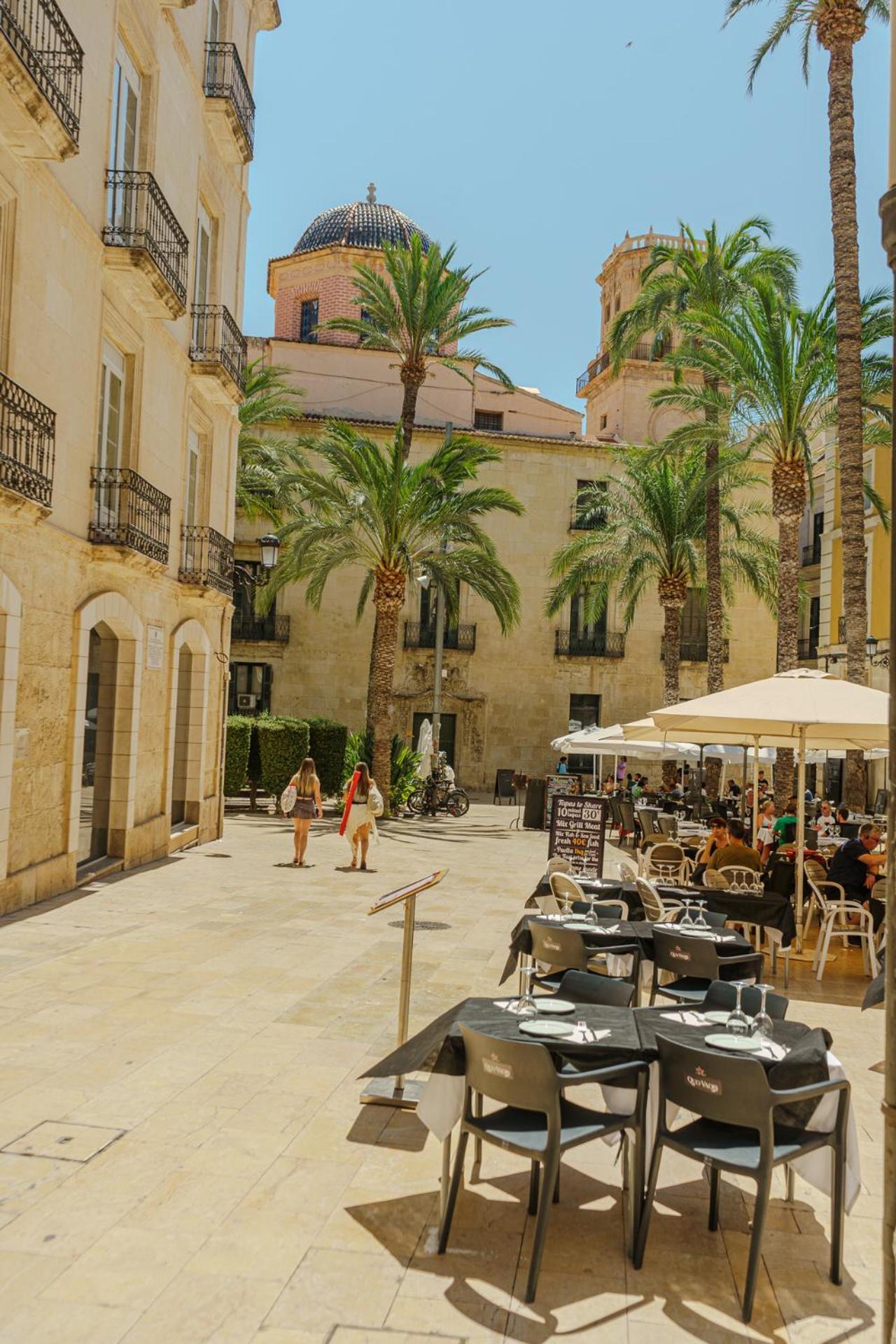 Refined And Practical Studio In Historic Center Of Alicante Buitenkant foto